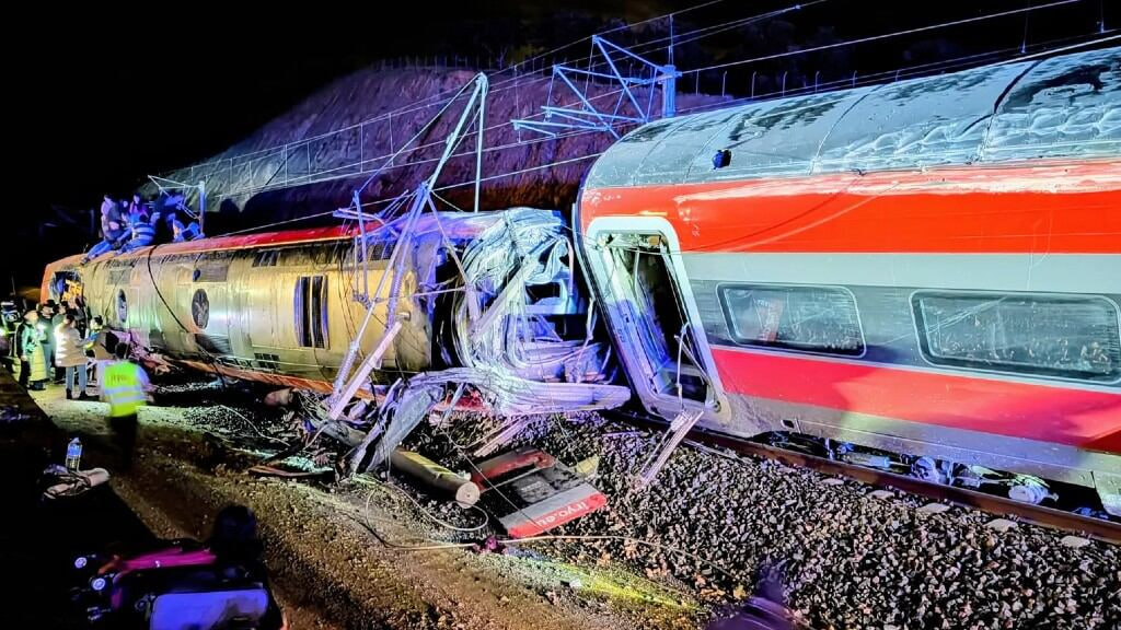 Choque de trenes en España: informes internos advertían riesgos técnicos meses antes de la&nbsp;tragedia